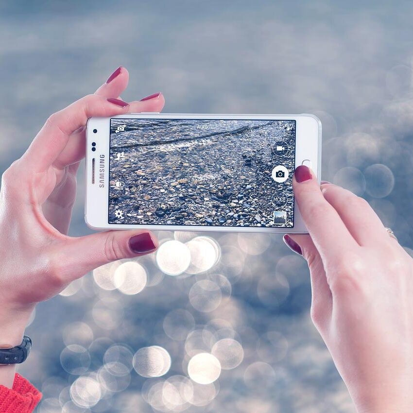 smartphone, photography, woman-2354157.jpg